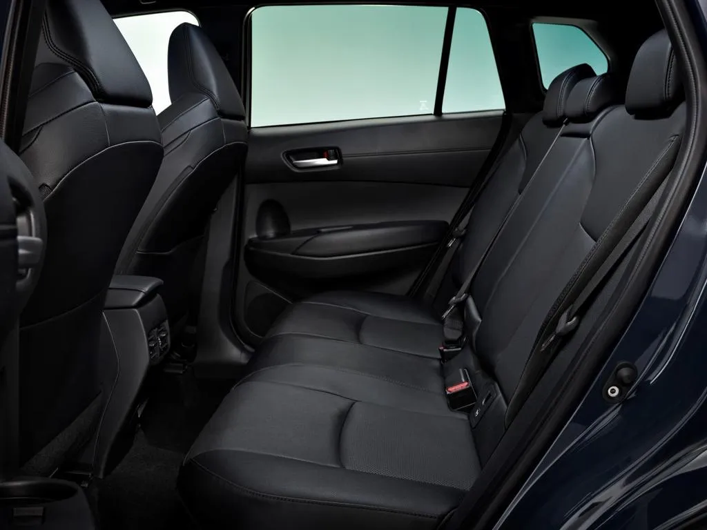 Toyota_Corolla Cross_18007_59685.webp